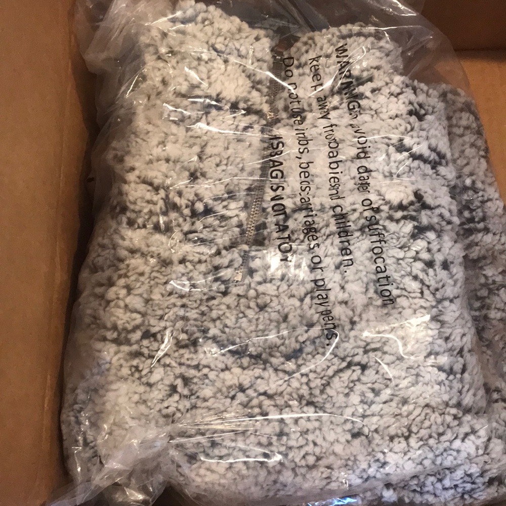 Thread and supply Sherpa pullover